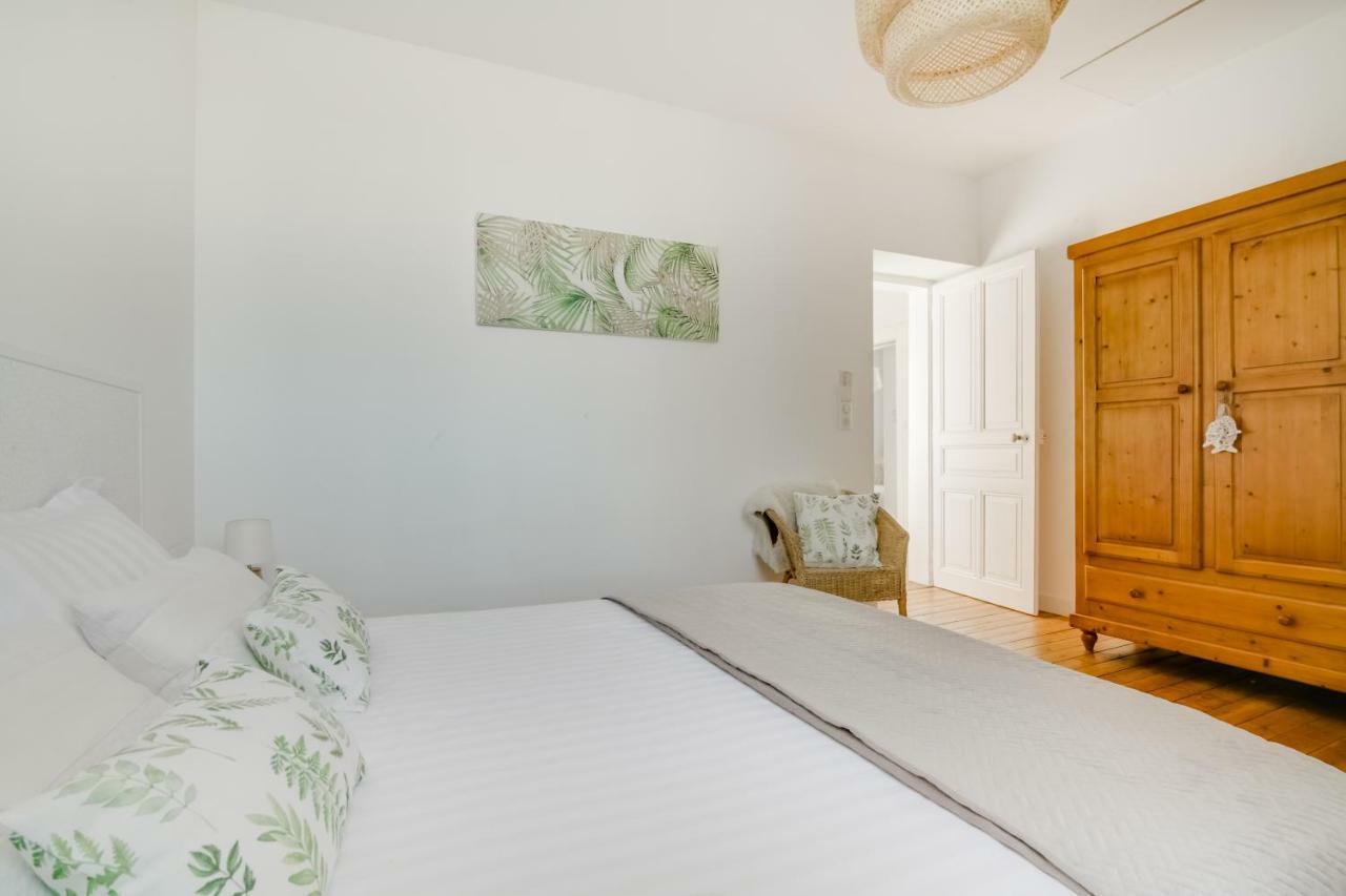 Maison Qui s'y frotte s'y pique Robert-Espagne Exterior foto